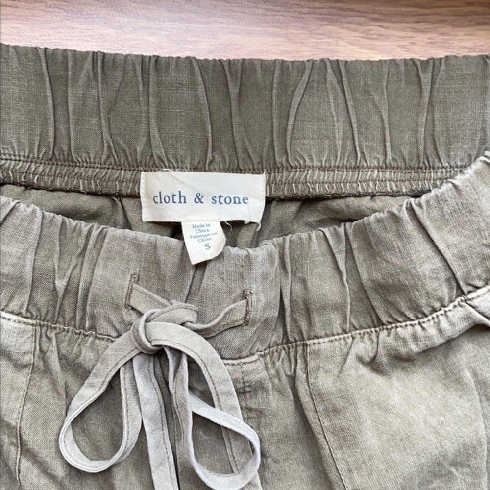 Cloth & Stone Cropped Cargo Joggers size small - Picture 4 of 5